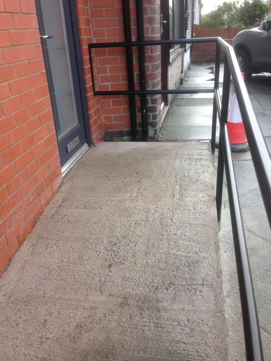 Handrails — example 11